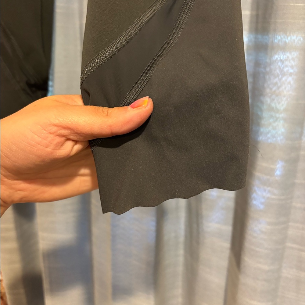 Lululemon grey cropped leggings size 4 - Picture 4 of 7
